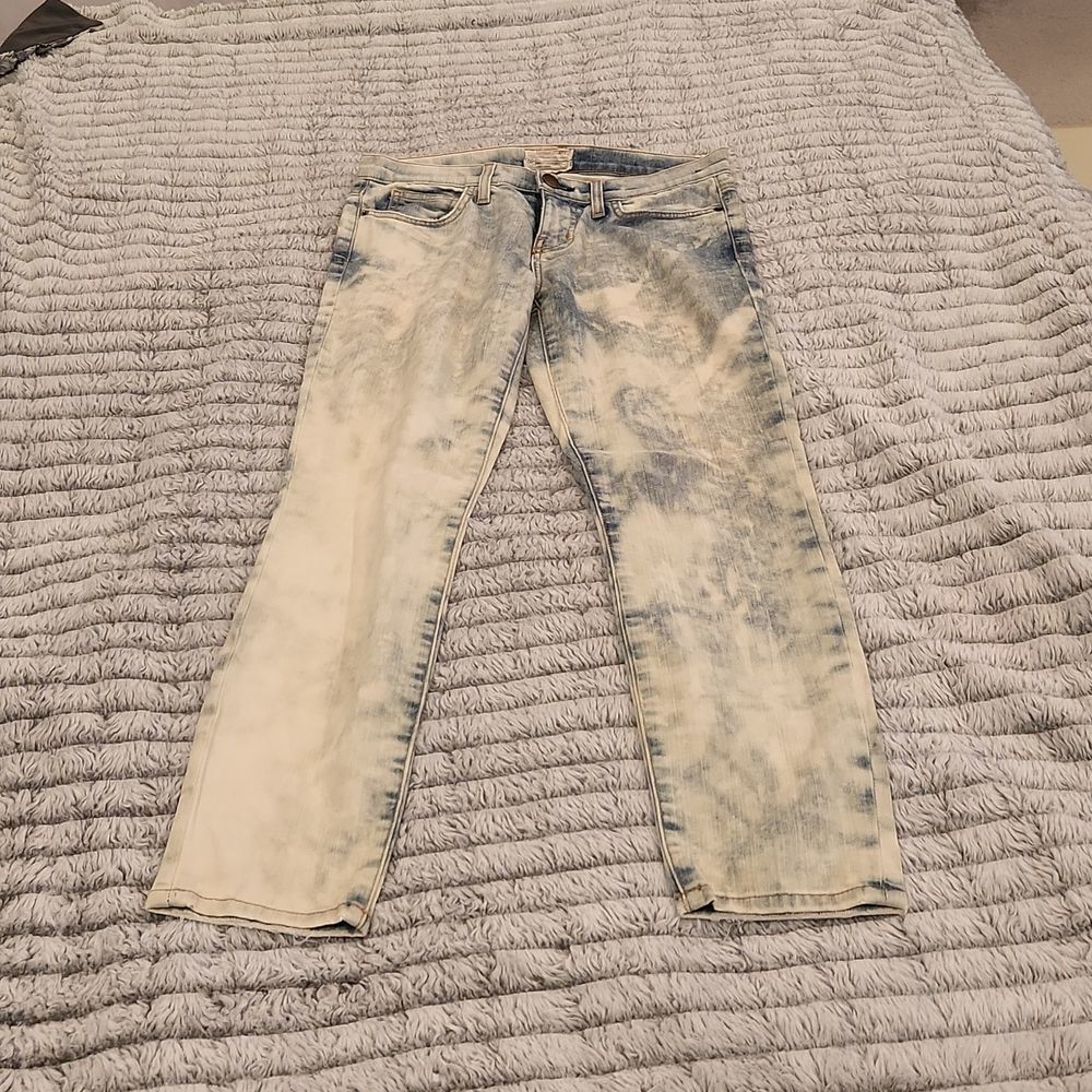 Distressed stonewash Current Elliott skinny jeans size 26.